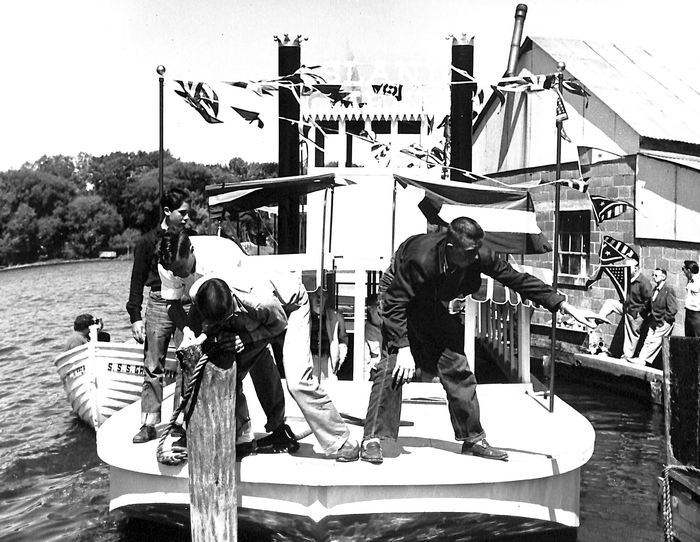 Star of Saugatuck Boat Cruises - Postcard (newer photo)